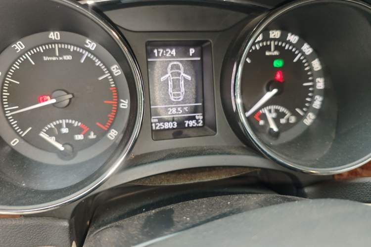 Used Skoda Superb 2013 1.8TSI Automatic MingShi Edition Odometer Close Up