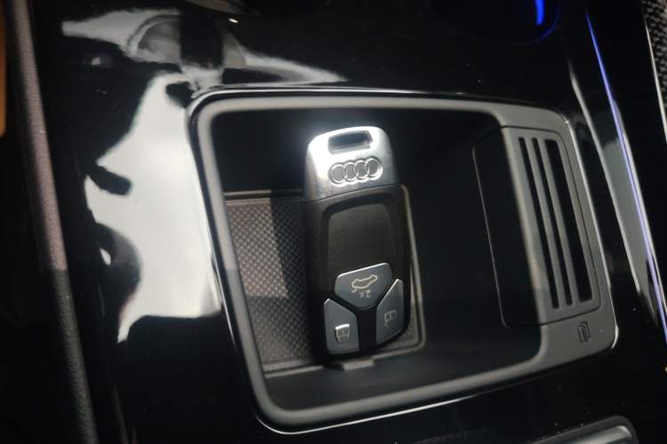 Used Audi A4L 2020 40 TFSI Luxury Dynamic Model
