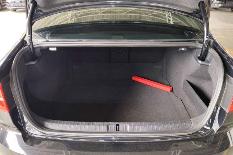 Used Volkswagen Magotan 2017 330TSI DSG Leading Model Trunk