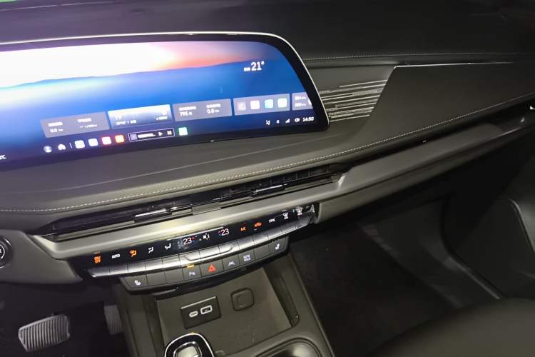 Used Cadillac XT4 2024 28T Two-Wheel-Drive Luxury Version Audio And AC Panel