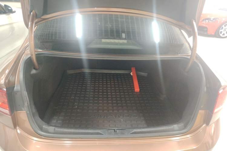 Used Volkswagen Lamando 2015 280TSI DSG Comfort Edition Trunk