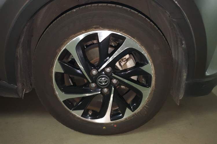 Used Toyota IZOA 2020 2.0L Yichi Version
