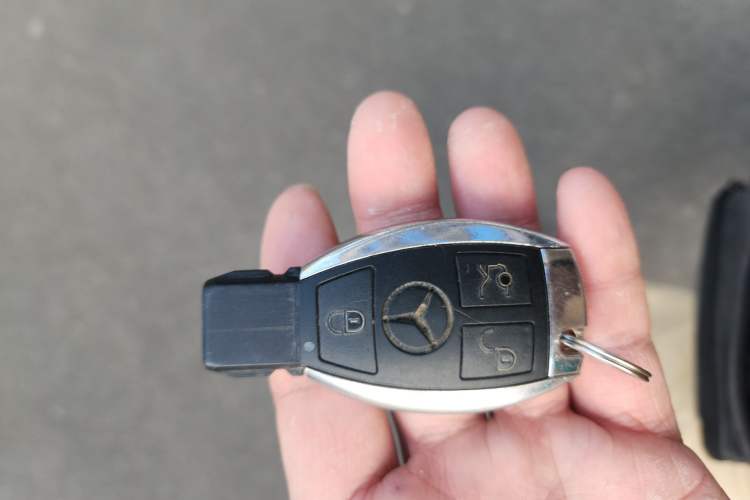 Used Mercedes-Benz Vito 2011 2.5L 7-seater executive version