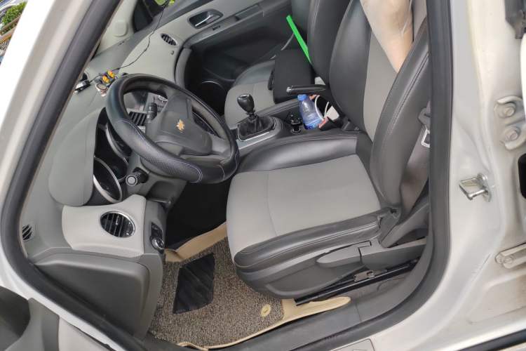 Used Chevrolet Cruze 2013 1.6L SE MT Left Front Seat