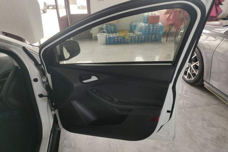 Used Ford Focus 2018 Hatchback Classic 1.6L Automatic Comfort Plus SmartDrive Edition
