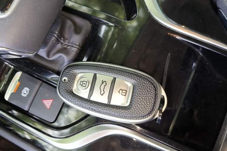 Used Hongqi E-QM5 2023 Base Travel Edition

