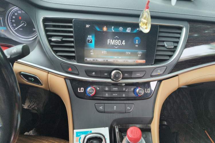 Used Buick LaCrosse 2018 28T Elite Edition Audio And AC Panel