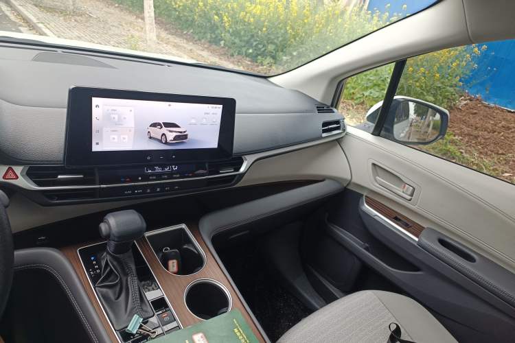 Used Toyota SIENNA 2024 2.5L Hybrid Comfort Edition Audio And AC Panel