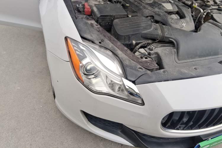 Used Maserati President 2013 3.0T Standard Model Right Front Headlight