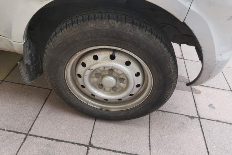 Used Wuling Rongguang 2021 1.5L Extended Basic Model Enclosed-Window Vehicle, 2-seater LAR Right Front Wheel Hub