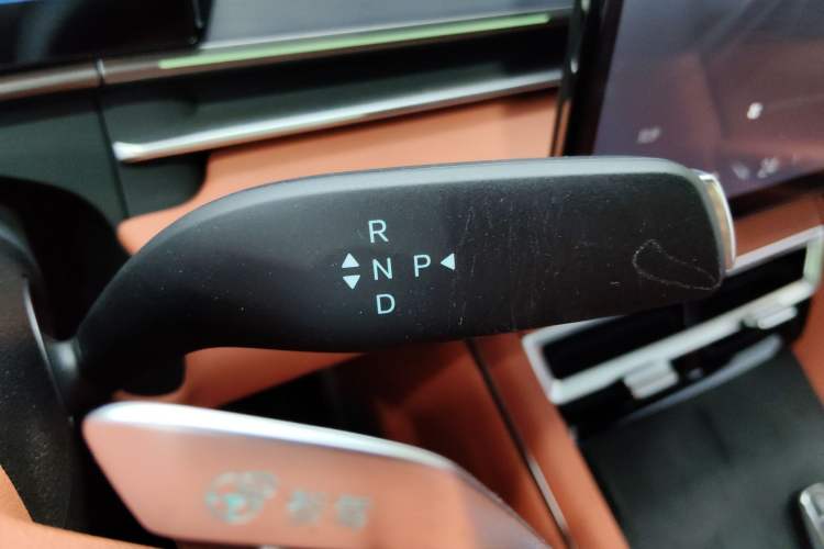 Used BYD Tang L 2025 DM 175KM Drone Player Edition Gear Lever