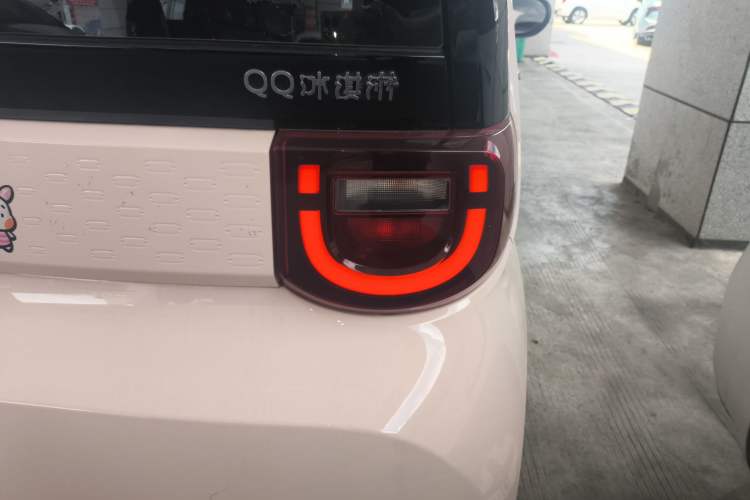 Used Chery New Energy QQ Ice Cream 2022 170km Sundae Phosphate Lithium-Ion