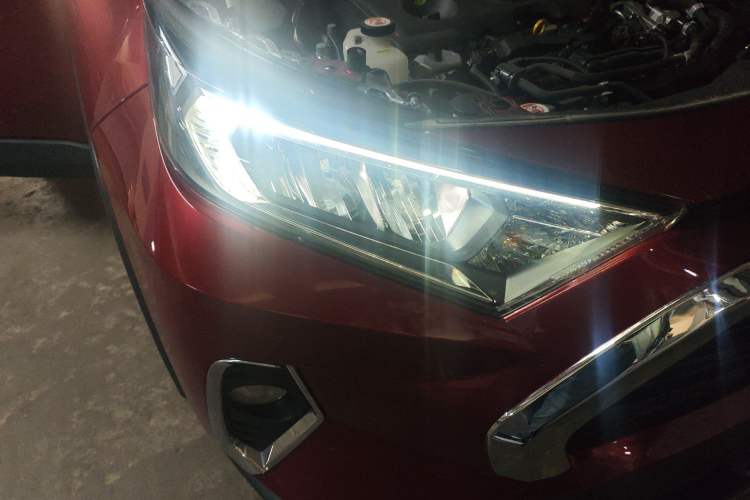 Used Toyota RAV4 2020 Dual-Engine 2.5L E-CVT 4x4 Elite PLUS Edition Right Front Headlight