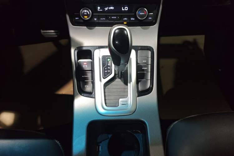 Used Geely Auto Emgrand GS 2018 Sport Edition 1.4T Automatic LingShang Model Gear Lever