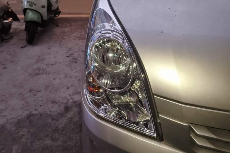 Used Wuling Rongguang S 2021 1.2L Base Model 7-Seater LSI Right Front Headlight