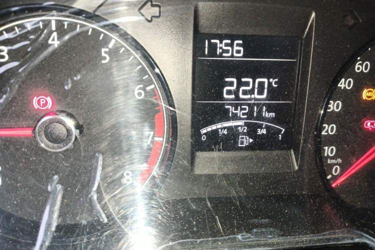 Used Volkswagen Polo 2016 1.4L Manual Fashion Model Odometer Close Up