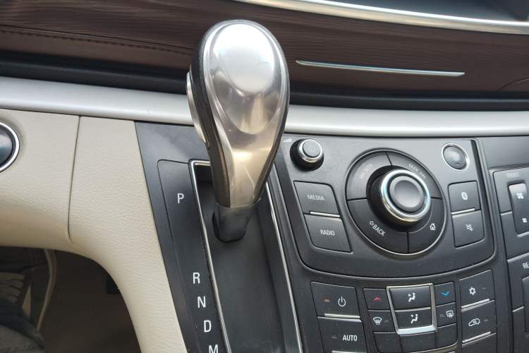 Used Buick GL8 2018 28T Luxury Model China VI Standard
