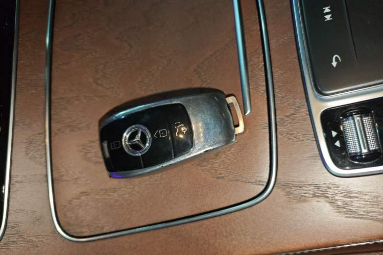 Used Mercedes-Benz E-Class New Energy 2022 Restyled E 350 e L Plug-in Hybrid Sedan Vehicle Key