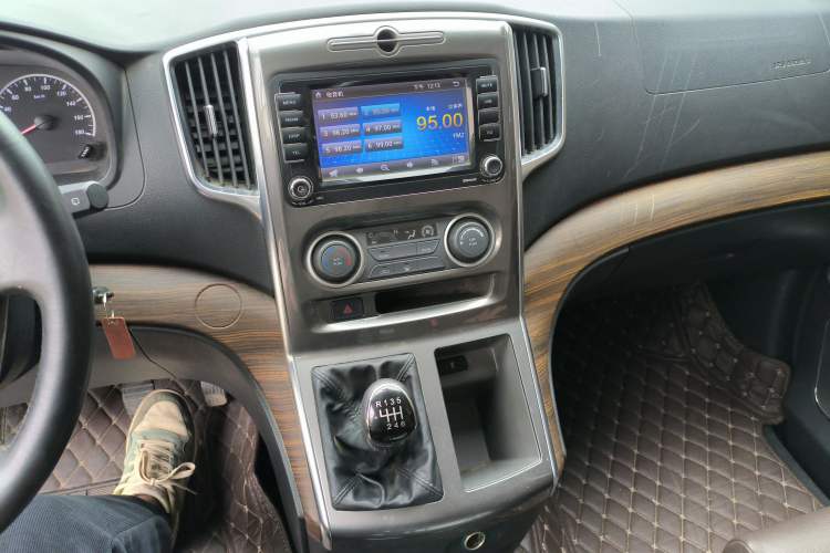 Used FORTHING Lingzhi PLUS 2021 Travel Edition 2.0L Manual Luxury 7-Seater
