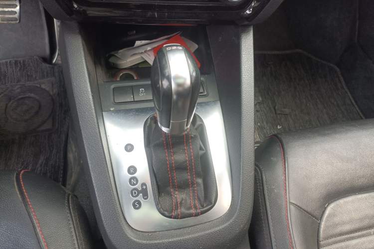 Used Volkswagen Sagitar 2013 2.0 TSI GLI Gear Lever