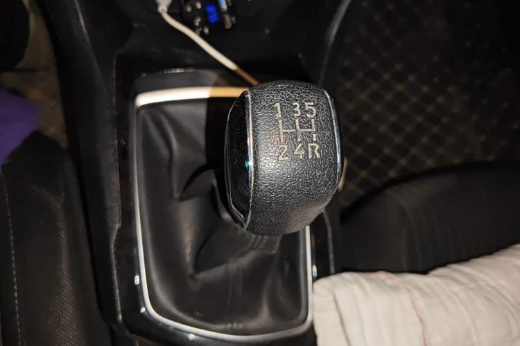 Used Peugeot 408 2014 1.8L Manual Leading Edition Gear Lever