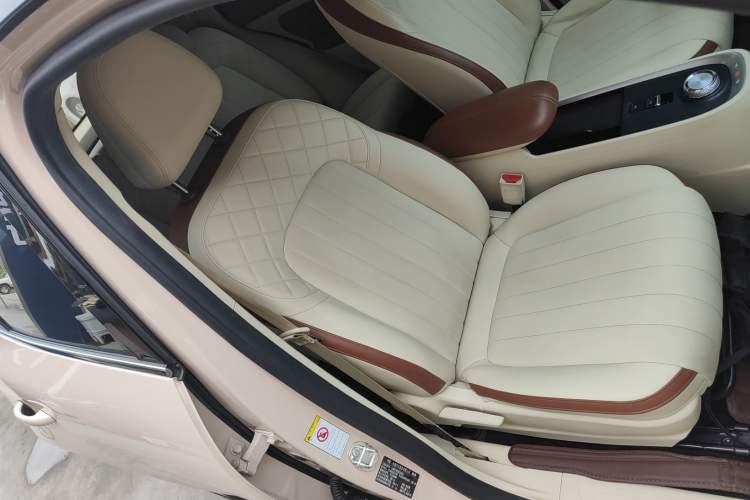 Used ORA Good Cat 2021 400km Standard Range Venus Edition Lithium-Ion Battery Right Front Seat