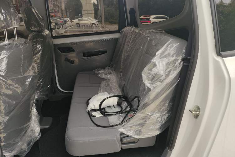 Used Wuling Hongguang New Energy 2024 All-Electric Model 300KM Practical Version
