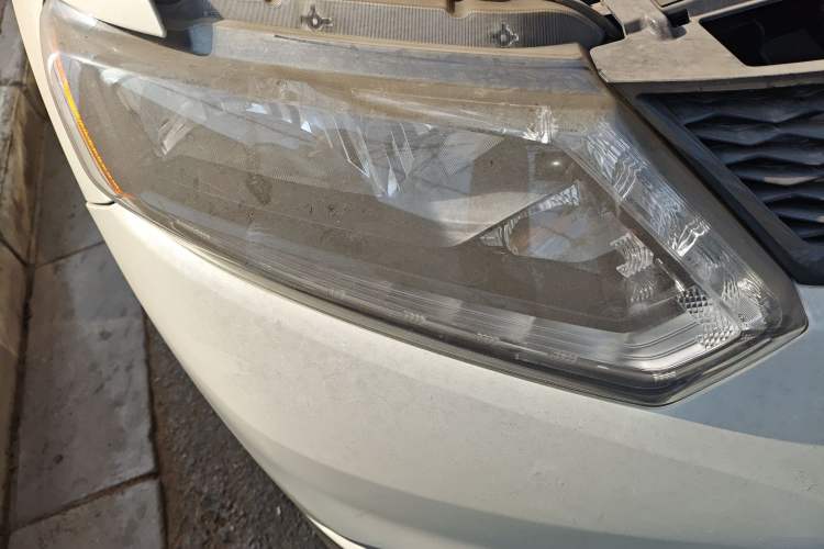 Used Nissan X-Trail 2015 2.0L CVT Comfort MAX Edition 2WD Right Front Headlight