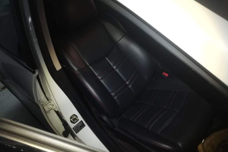 Used Dongfeng Aeolus AX7 2016 1.4T Manual Zhuyue Model
