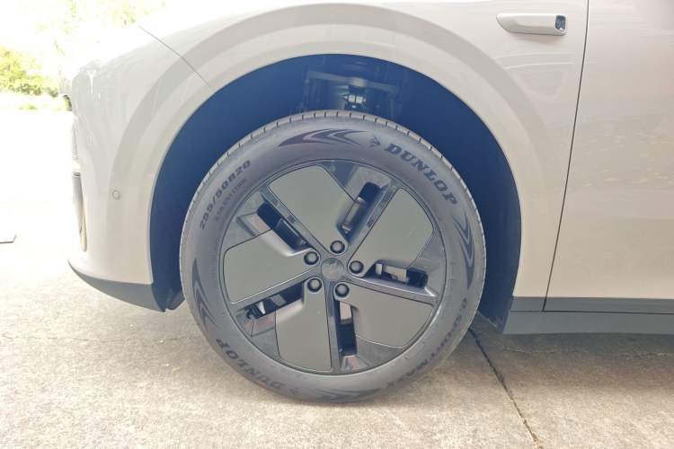 Used Li Auto i6 2025 Model Two-Wheel-Drive Standard Type Left Front Wheel Hub