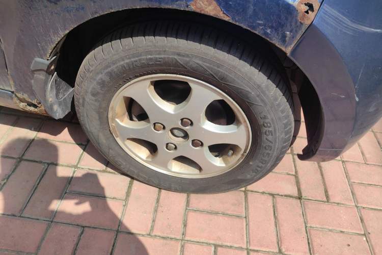 Used Wuling Hongguang 2010 1.4L Standard Version Right Front Wheel Hub