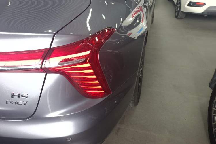 Used Hongqi H5 PHEV 2025 170 Super Hybrid Version Right Rear Taillight