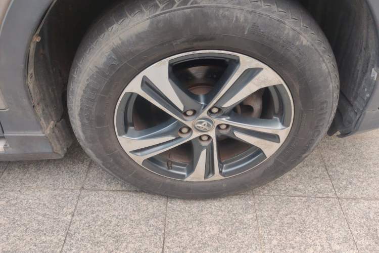 Used Toyota RAV4 2015 2.0L CVT Two-Wheel Drive Urban Edition
