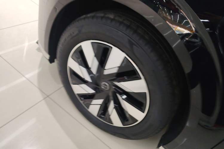 Used Volvo EM90 2025 Ultra Six-Seater