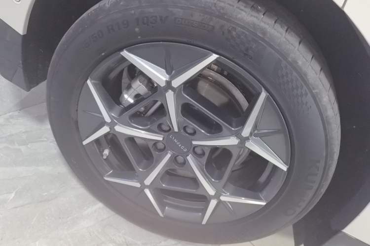 Used Lynk & Co Z20 2025 530 km Range Rear-Wheel Drive Pro Right Rear Wheel Hub