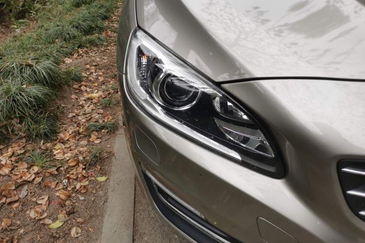 Used Volvo V60 2016 T5 Zhiya Edition Right Front Headlight