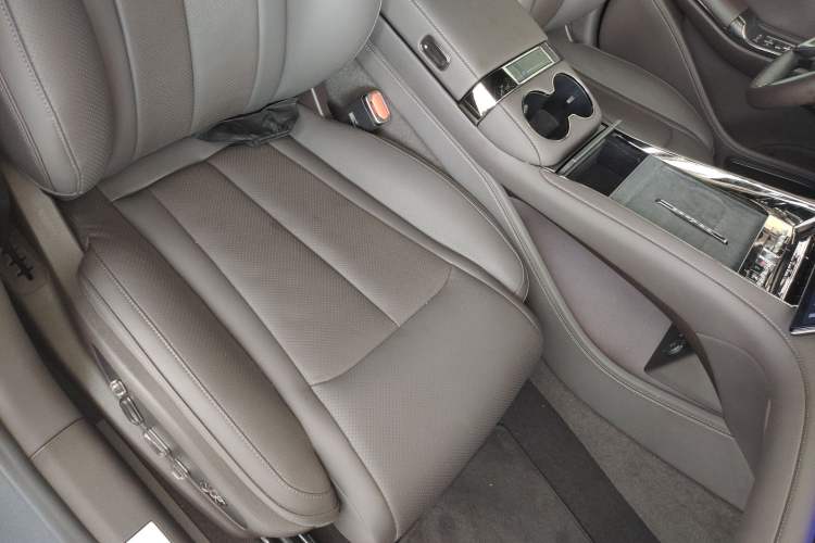 Used Denza Z9 2024 1100 km Four-Wheel Drive Max Version
