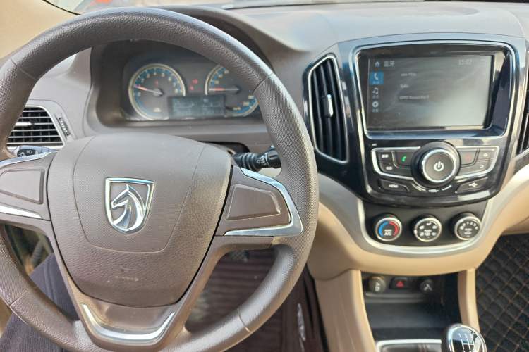 Used Baojun 730 2014 1.5L manual standard trim 7 seats
