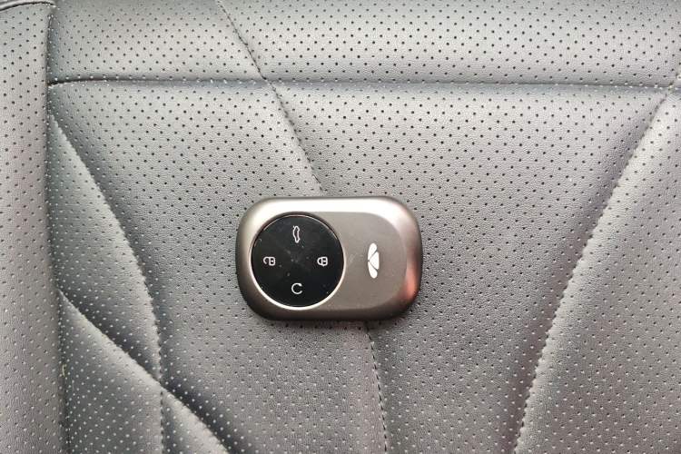 Used Chery Fengyun T9 2024 120 Long-Range Flagship Version 7 Seats Ternary Lithium Vehicle Key