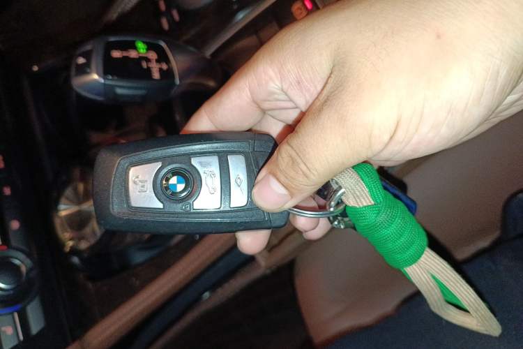 Used BMW 5 Series 2014 525Li Leading Model
