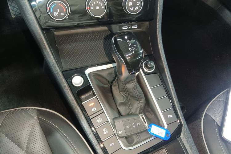 Used Volkswagen Sagitar 2025 Revised Version Three 300TSI DSG Excellence Edition