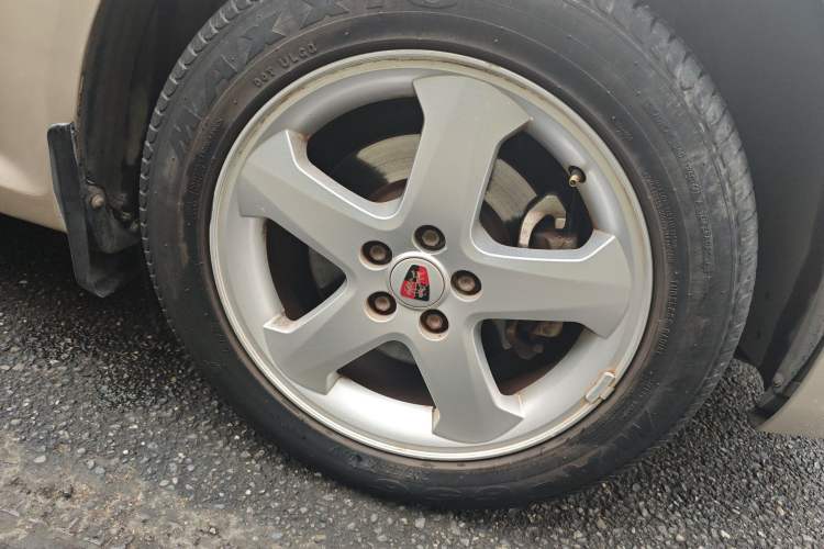 Used Roewe 350 2013 350S 1.5L Automatic Xunda Edition Right Front Wheel Hub