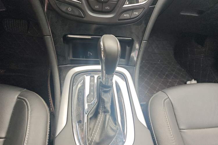 Used Buick Regal 2014 1.6T Fashionable Tech Edition Gear Lever