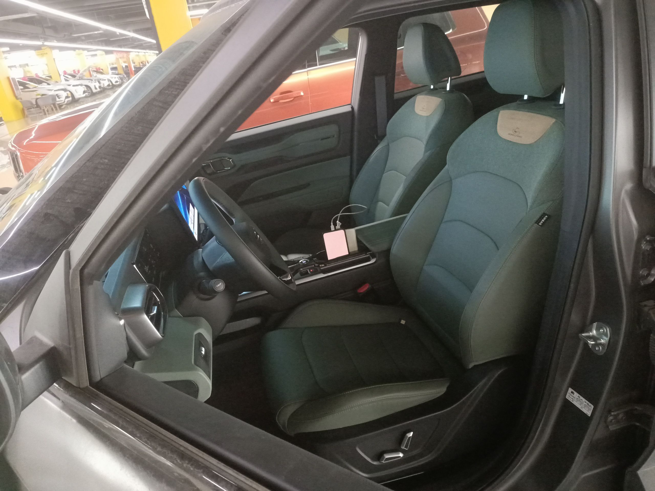 Переднее сиденье в автомобиле