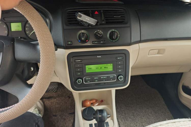Used Skoda Fabia 2012 1.4L Automatic Crystal Edition Audio And AC Panel