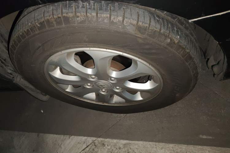 Used Hyundai Celesta 2010 1.6L AT GLS Right Front Wheel Hub