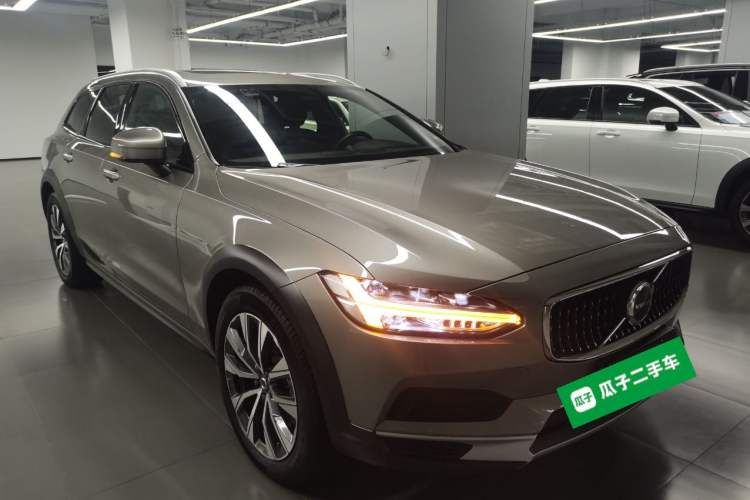 Used Volvo V90 2022 Cross Country B5 AWD Smart Range Edition
