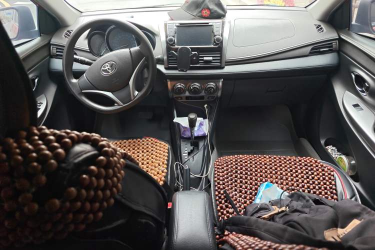 Used Toyota YARiS L Zhi Xuan 2015 1.5E Automatic Charm Edition Center Console