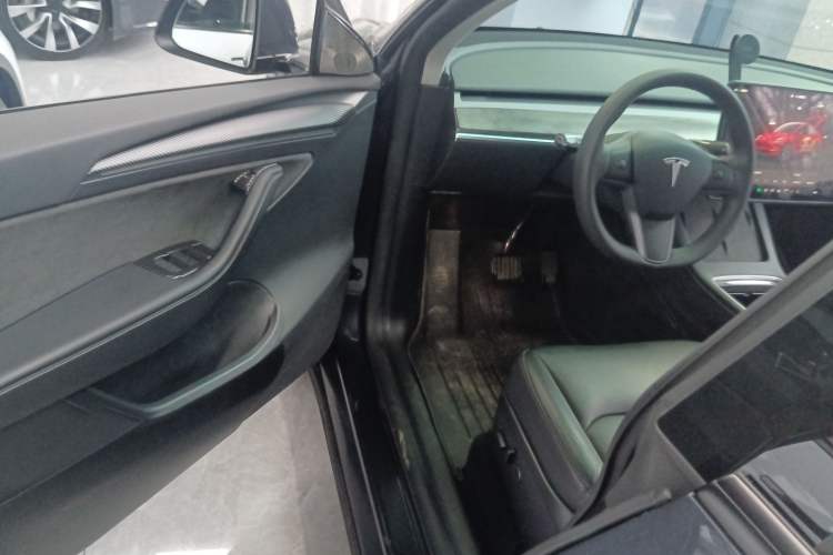 Used Tesla Model Y 2024 Long-Range All-Wheel-Drive Version Driver Seat