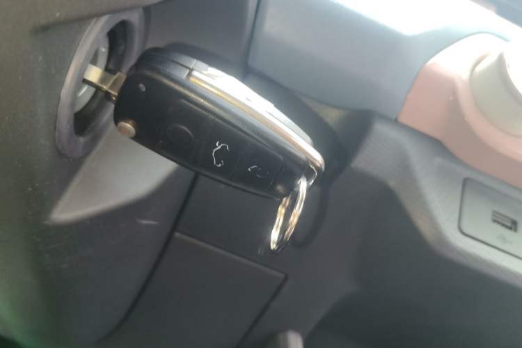 Used Chery QQ Ice Cream 2024 Edition Youth Version 205km Sundae Interior 1